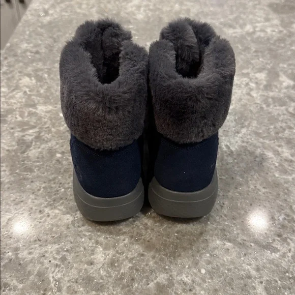 New, never worn Skechers faux fur lined boots. - Picture 3 of 6